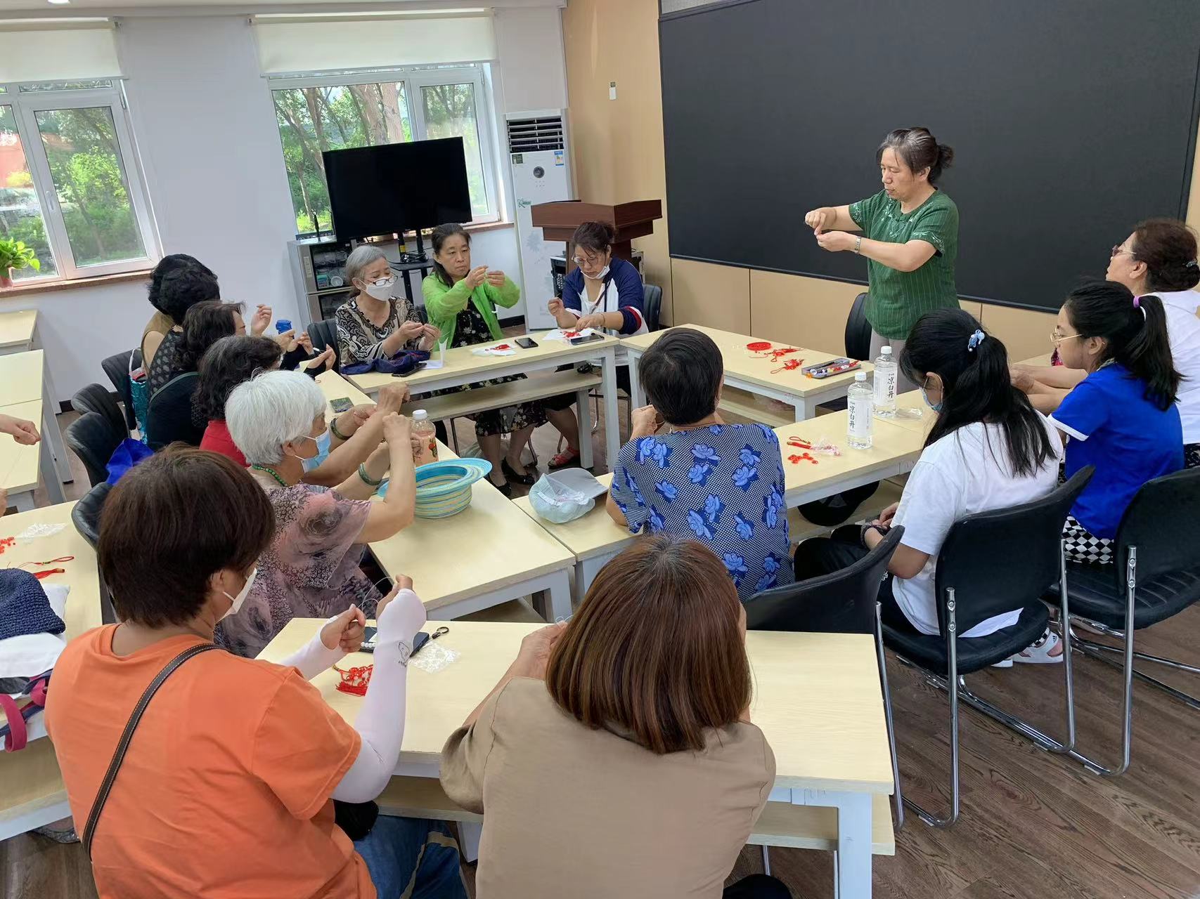 溪林社区编织课 (1).jpg 溪林社区编织课 (1).jpg