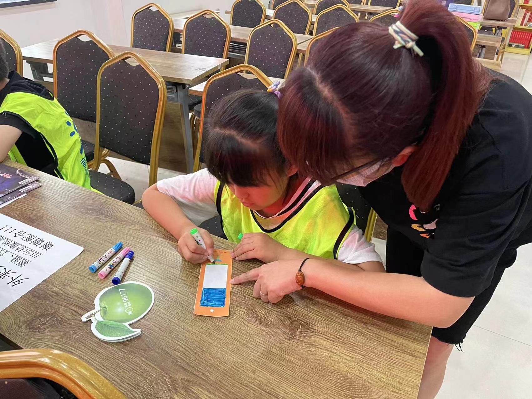 我做绿书签2.jpg 我做绿书签2.jpg